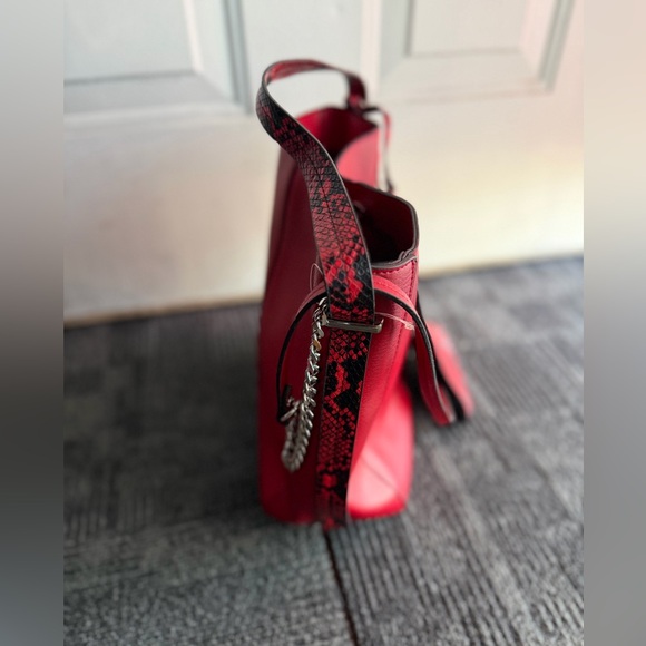 Andrea Red Faux Leather Tote Bag Snake Print Strap & Pouch – NWOT - Picture 8 of 13